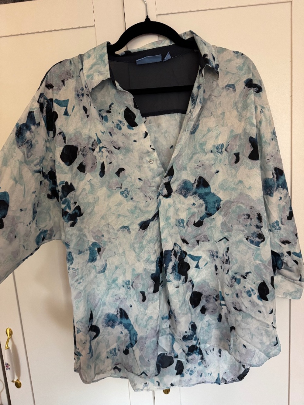 Simply Vera Vera Wang L Blue Floral Sheer Back Button Down Blouse